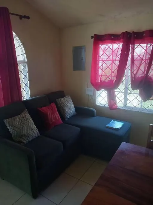 Cheerful 2-Bedroom Home In Falmouth Garden